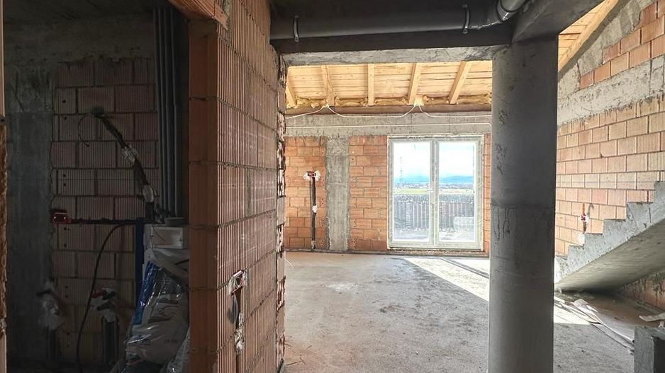 Apartament cu 3 camere cu terasa de 20 mp zona Sanpetru - Poză 9