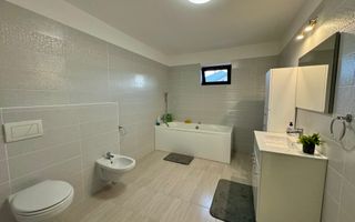 Casă Spațioasă de Vânzare în Ghimbav | Două Apartamente | Teren 579 mp - Poză 18