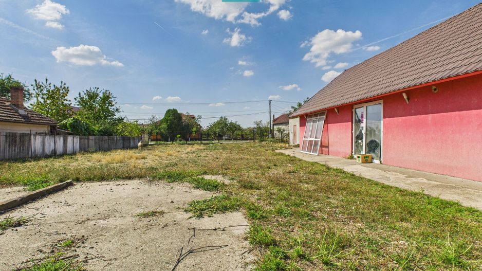 Casă/spațiu comercial pe DN79 în Zimandu Nou - Poză 10