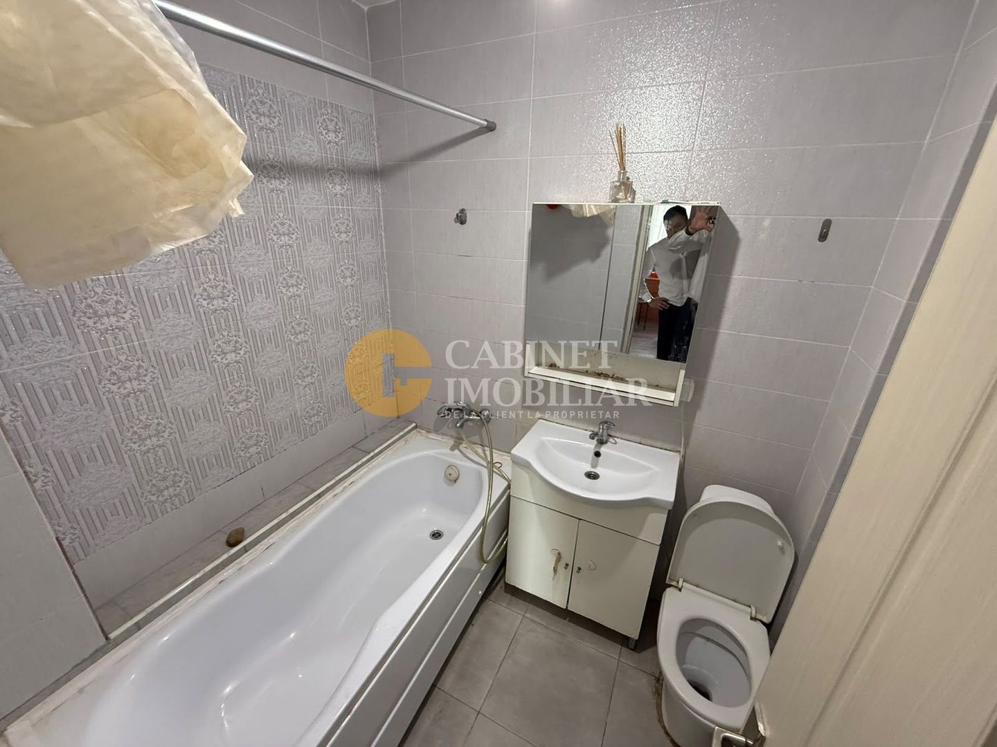 3 CAMERE DECOMANDAT--ETAJ 1-- ROND MALL MOLDOVA - Poză 7