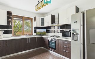 Casă spațioasă în Sântana - Poză 24