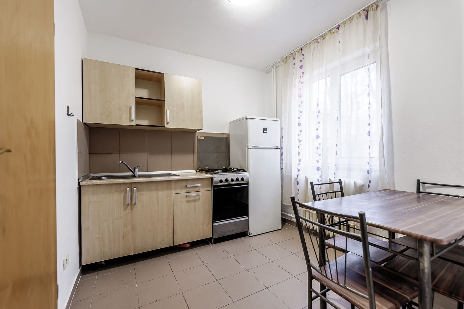 VÂNDUT! Garsonieră confort 1, parter înalt. Str Avrig. - Poză 4