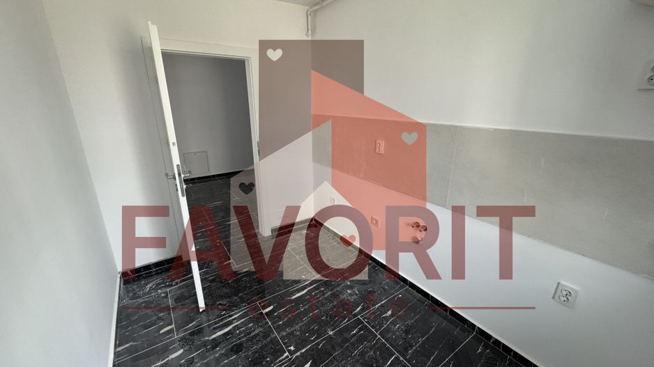 Decomandat. Disponibil imediat. Gradina proprie. Strada asfaltata - Poză 2