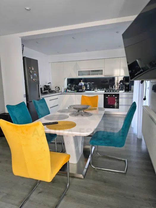 Apartament 3 camere 83 mp utili curte si 2 locuri parcare in Selimbar - Poză 3