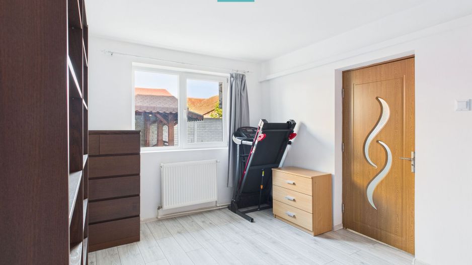 Casă spațioasă cu 4 camere în Vladimirescu - Poză 11