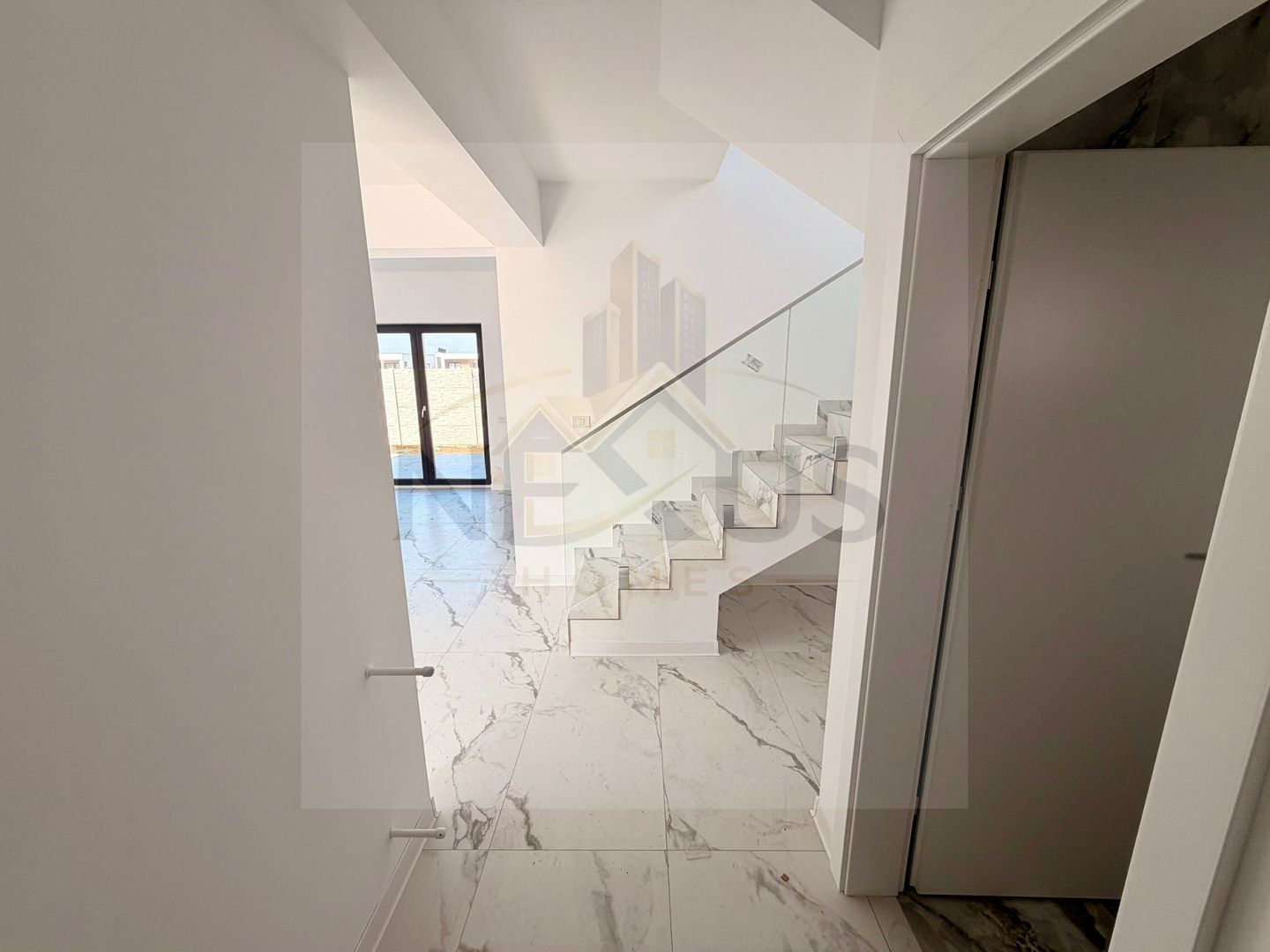Casă modernă P+1, 4 camere, 135 mp utili, teren 385 mp - Poză 11