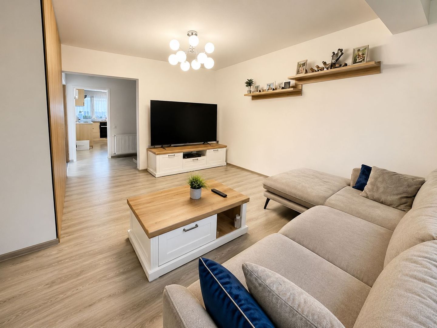 Duplex Spațios cu 3 Dormitoare și Curte Amenajată | - Poză 3