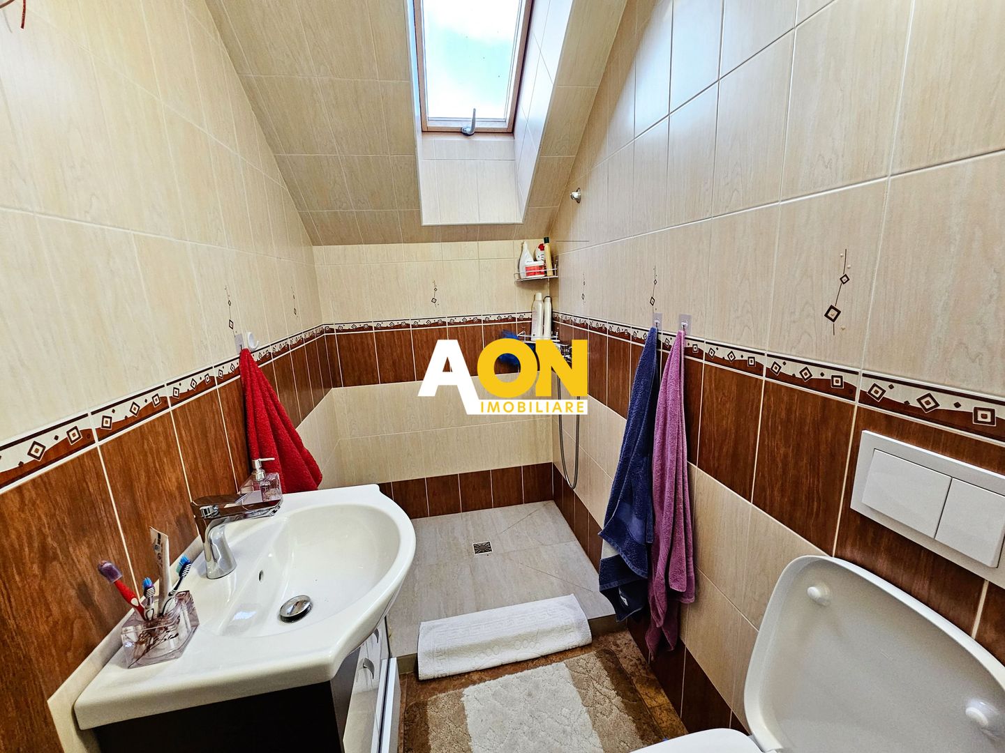 Casa cu 2 corpuri de cladire, 504 mp teren, Lipoveni - Poză 13