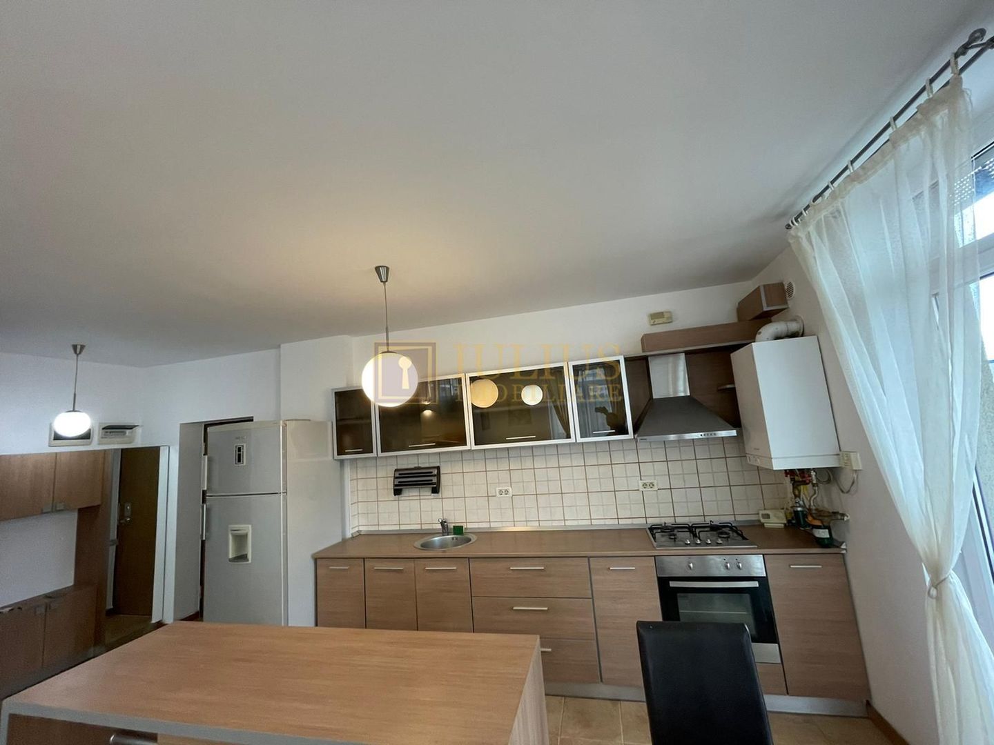 Zona Aradului, 3 camere + 2 bai, centrala proprie, parcare subterana - Poză 4