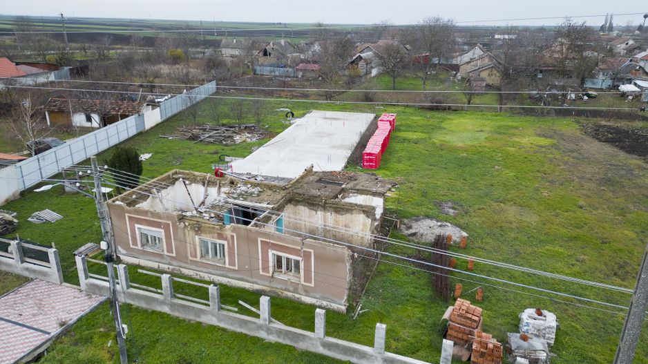 Teren intravilan cu fundatie inceputa si materiale - Poză 6