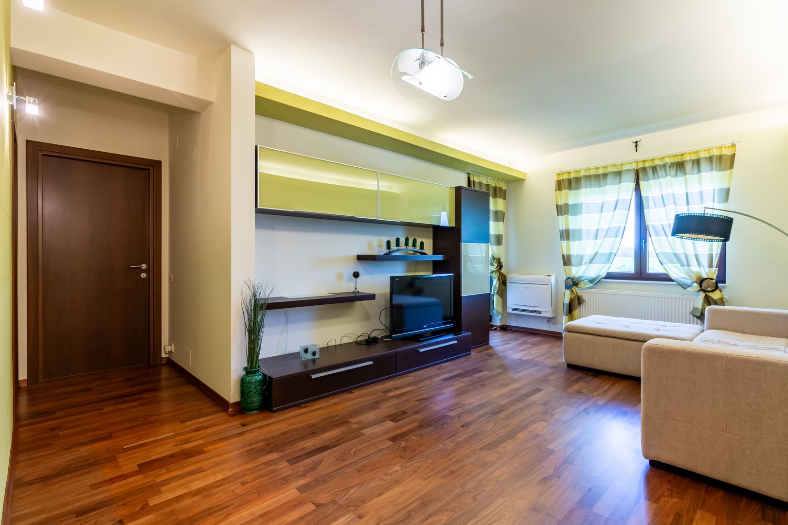 Vila premium de vanzare Balotesti/ piscina/ ponton/ deschidere la lac - Poză 35
