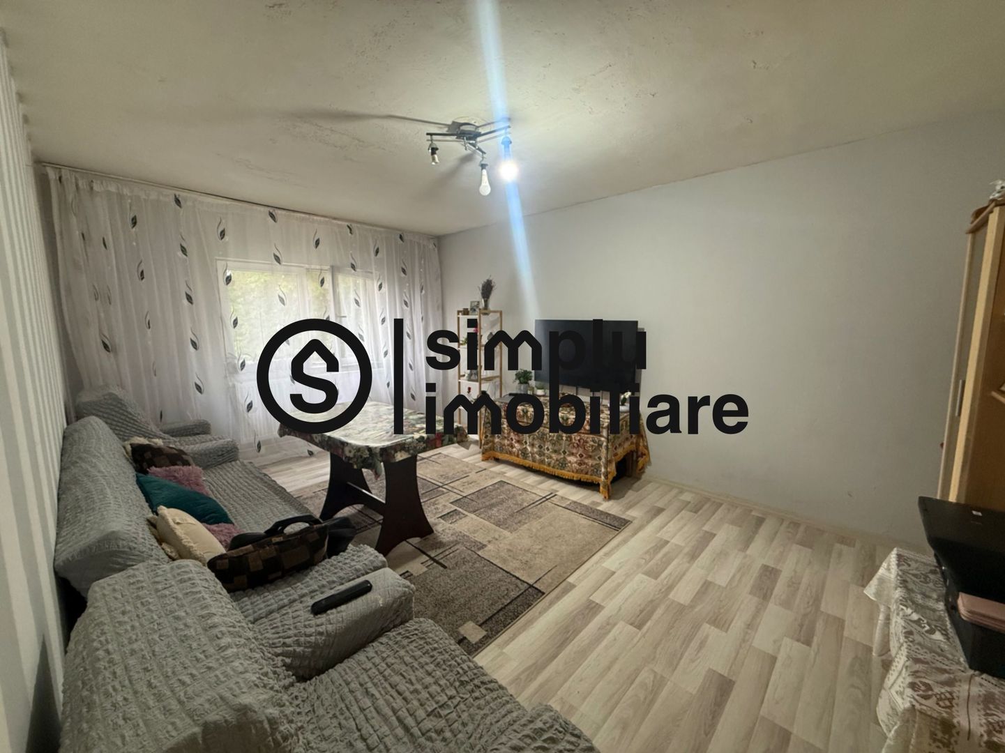 Apartament 2 camere Decomandat 1 Mai zona Pelendava et 1/4 - Poză 2