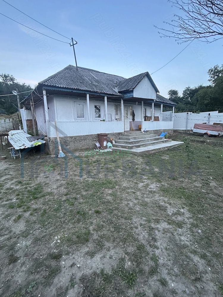 Vând casă în Miroslovești - Poză 2