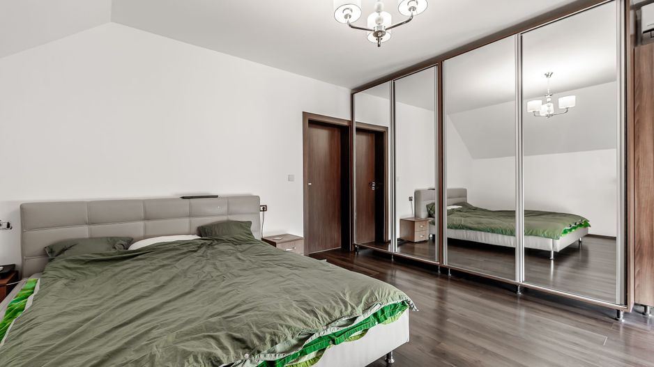 Vilă nouă independentă energetic și 1117 mp teren - Poză 11