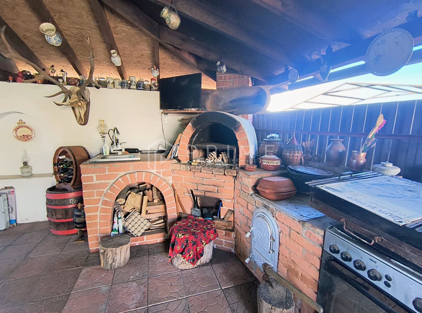 Casa perfectă pentru familie – curte, foișor cu grătar și garaj triplu - Poză 28