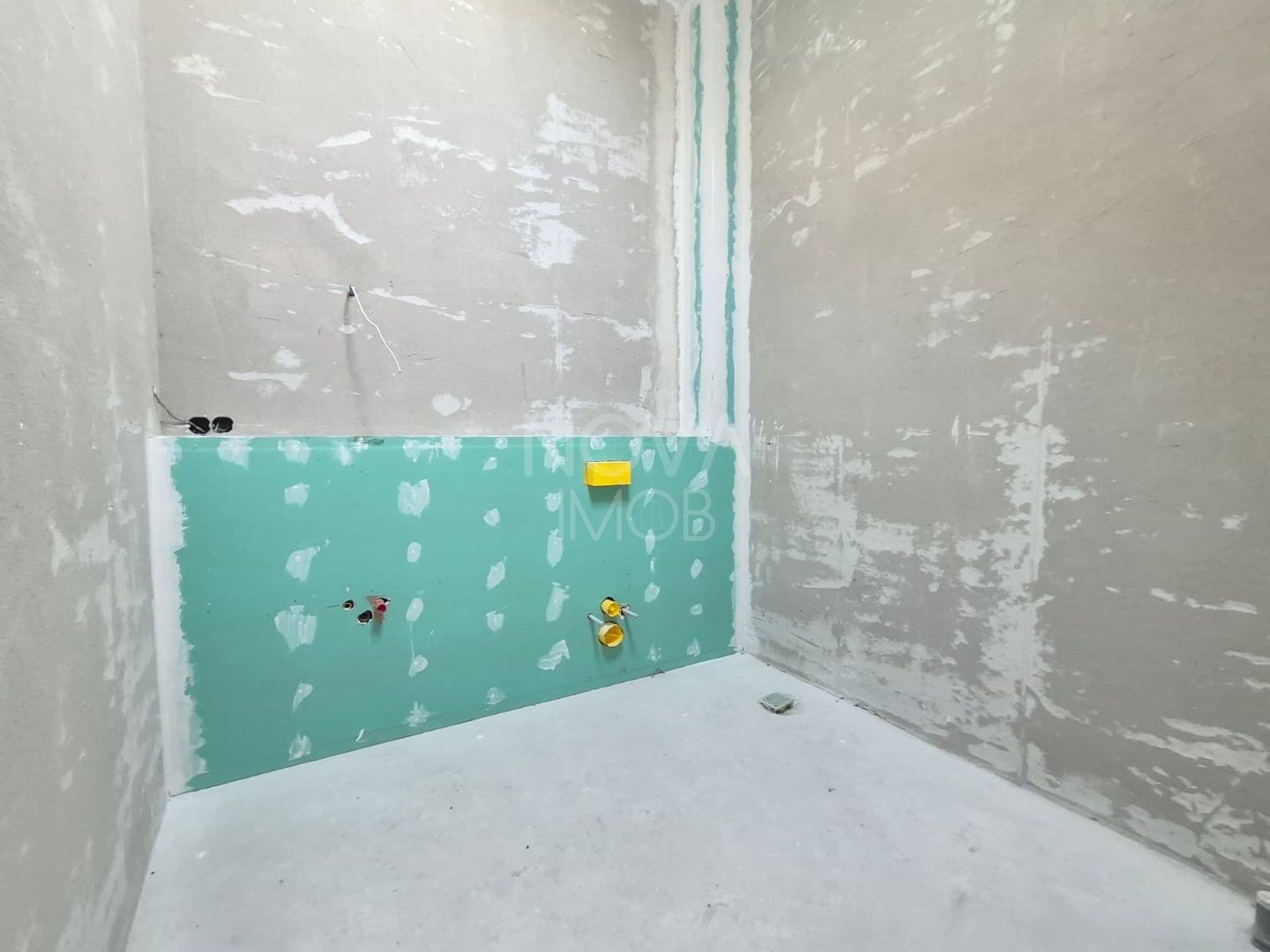 Casa generoasa cu 7 camere, 3 bai, dressing si parcare – Sura Mica - Poză 15