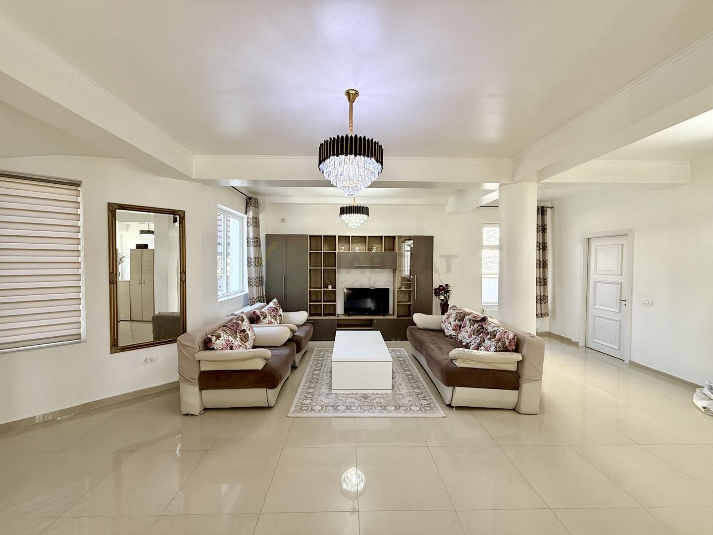 Vila 5 camere Volunatari| Mobilata, piscina exterioara - Poză 3