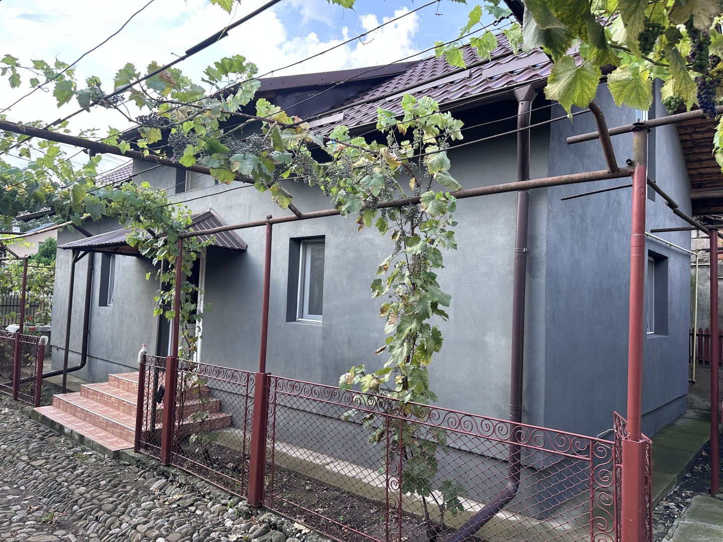 Vanzare case și anexa, teren 790 mp – ideală pentru familie -Doicesti - Poză 5