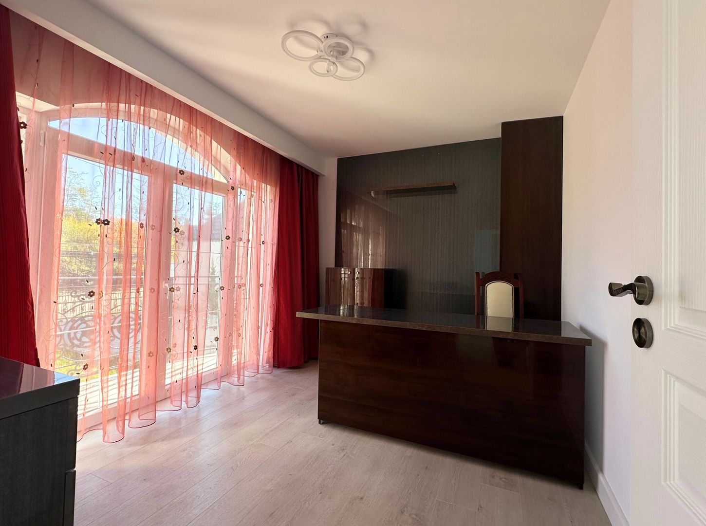 Vânzare casă 5 camere nouă elegantă și spațioasă în Hărman - Poză 7