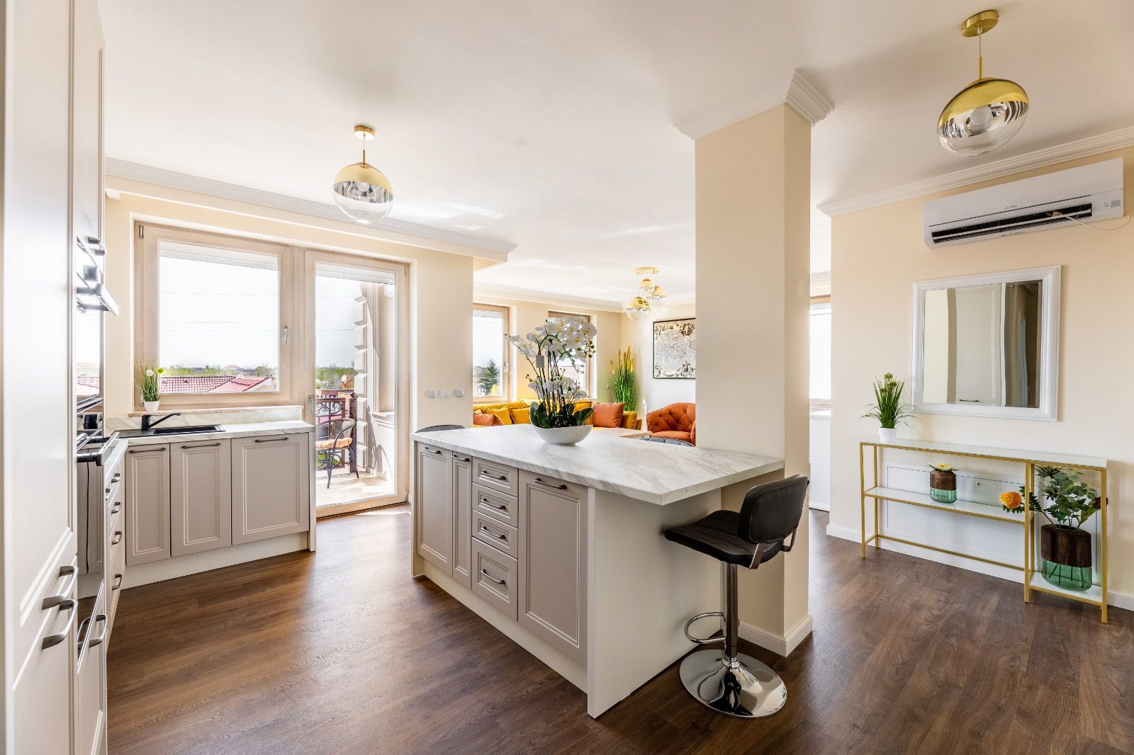 Apartament Premium în Subcetate. - Poză 1