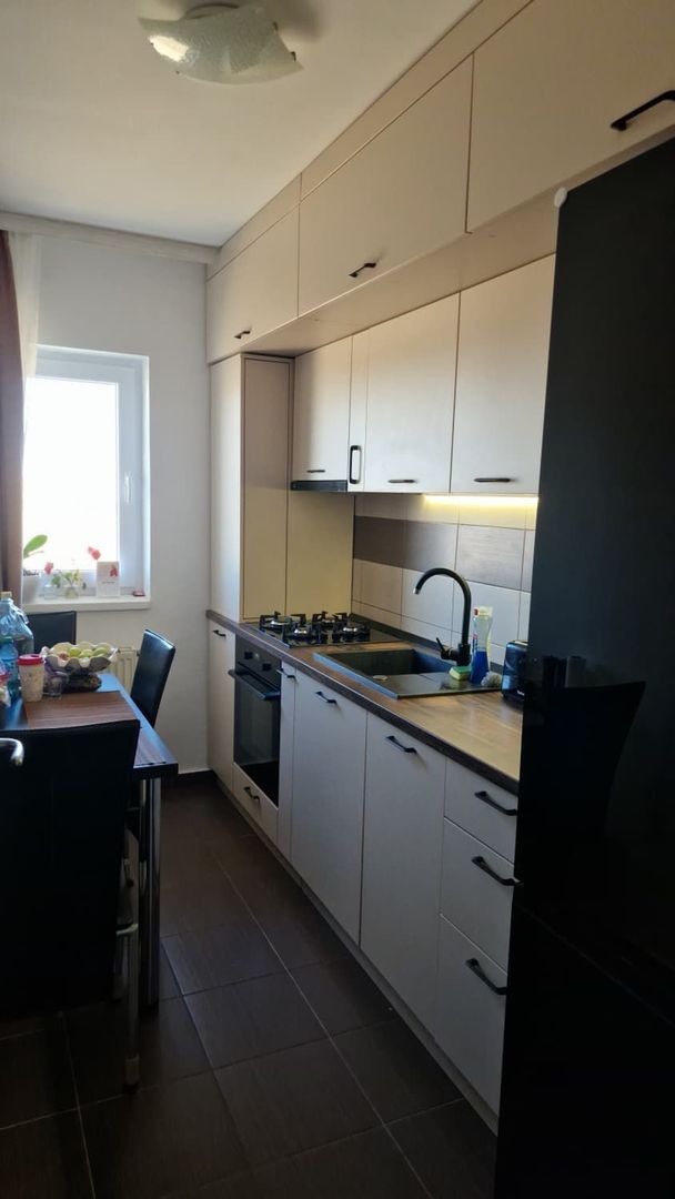 Apartament 3 camere , 2 băi 2 balcoane, Etaj 2, Cartier Turnisor - Poză 7