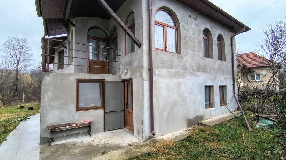 Casa de vânzare în Malu cu Flori- liniște, natura și aer curat! - Poză 1
