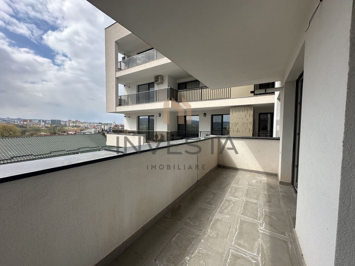 Intre Lacuri/Finisaje premium - Poză 4