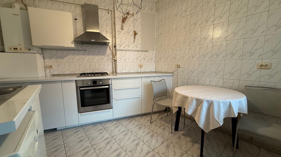 DE ÎNCHIRIAT APARTAMENT 3 CAMERE | VILĂ INTERBELICĂ | CENTRALĂ PROPRIE - Poză 5