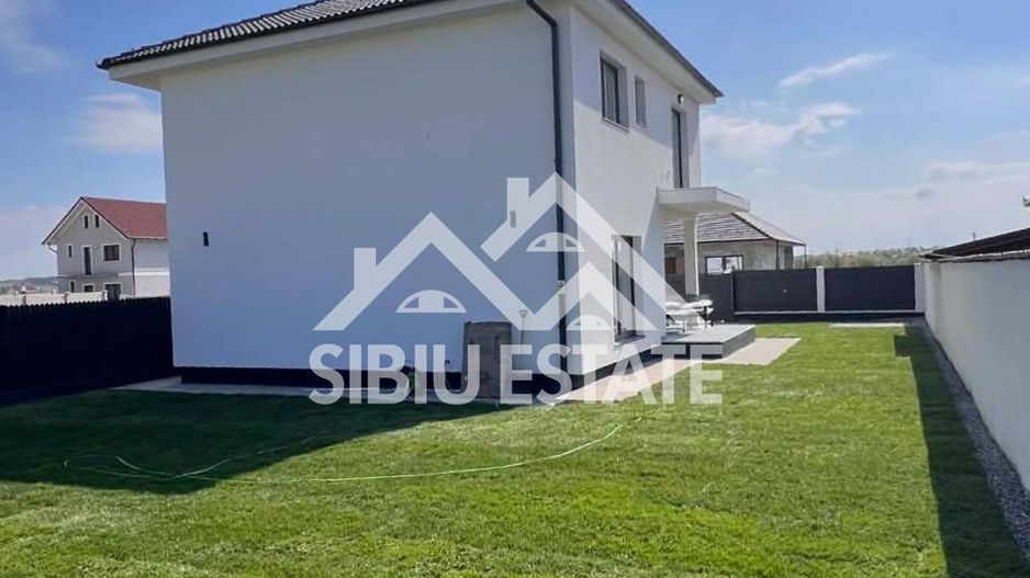 Casa noua curte mare Sibiu, Cristian - Poză 12