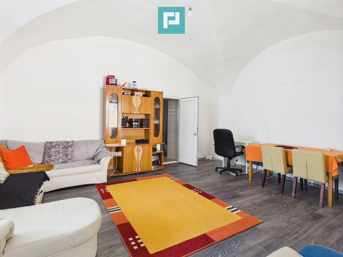 Casă cu 6 camere în zona Central - Poză 3