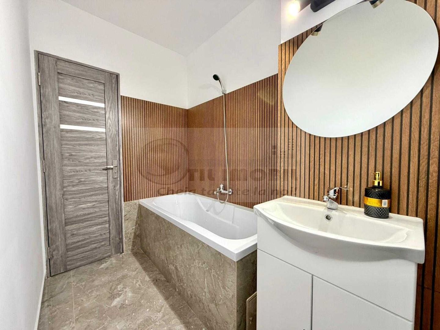 Apartament renovat 60 mp, Zona Podu Ros 128.000 Euro - Poză 7