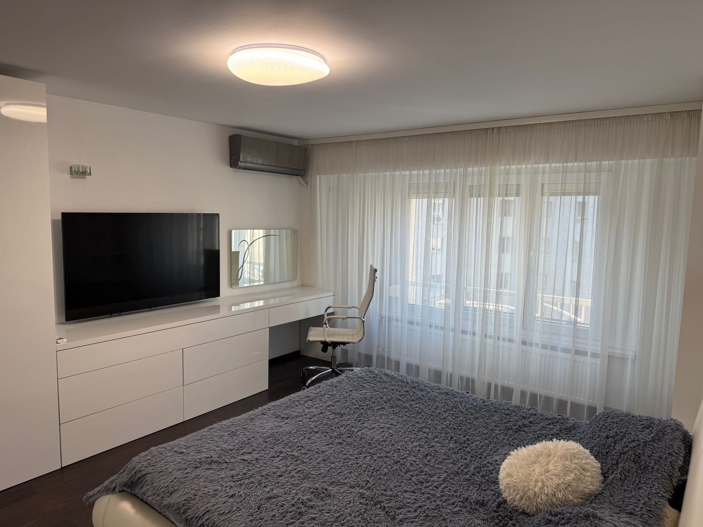 Închiriez garsonieră modernă, Decebal - Piața Muncii - Poză 1