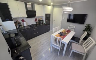 Trei camere decomandat ultra-renovat 2 bai Mcdonalds etaj 2 - Poză 3