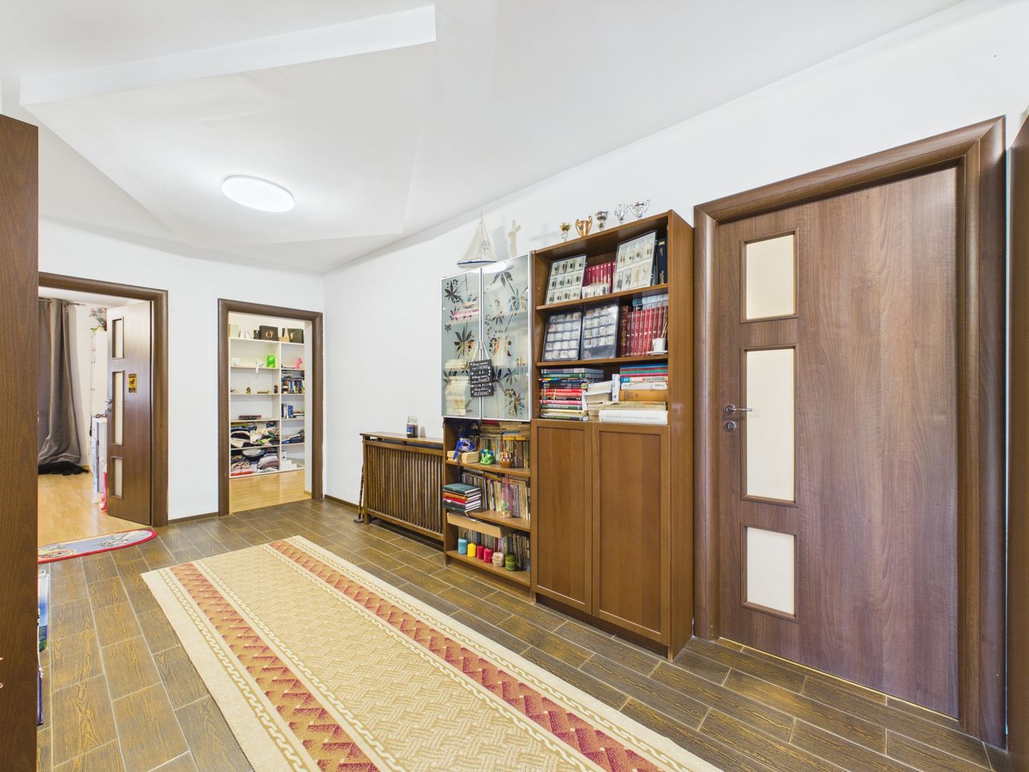 Vilă 10 camere + spațiu comercial | teren 1.300 mp | Otopeni 23 August - Poză 16