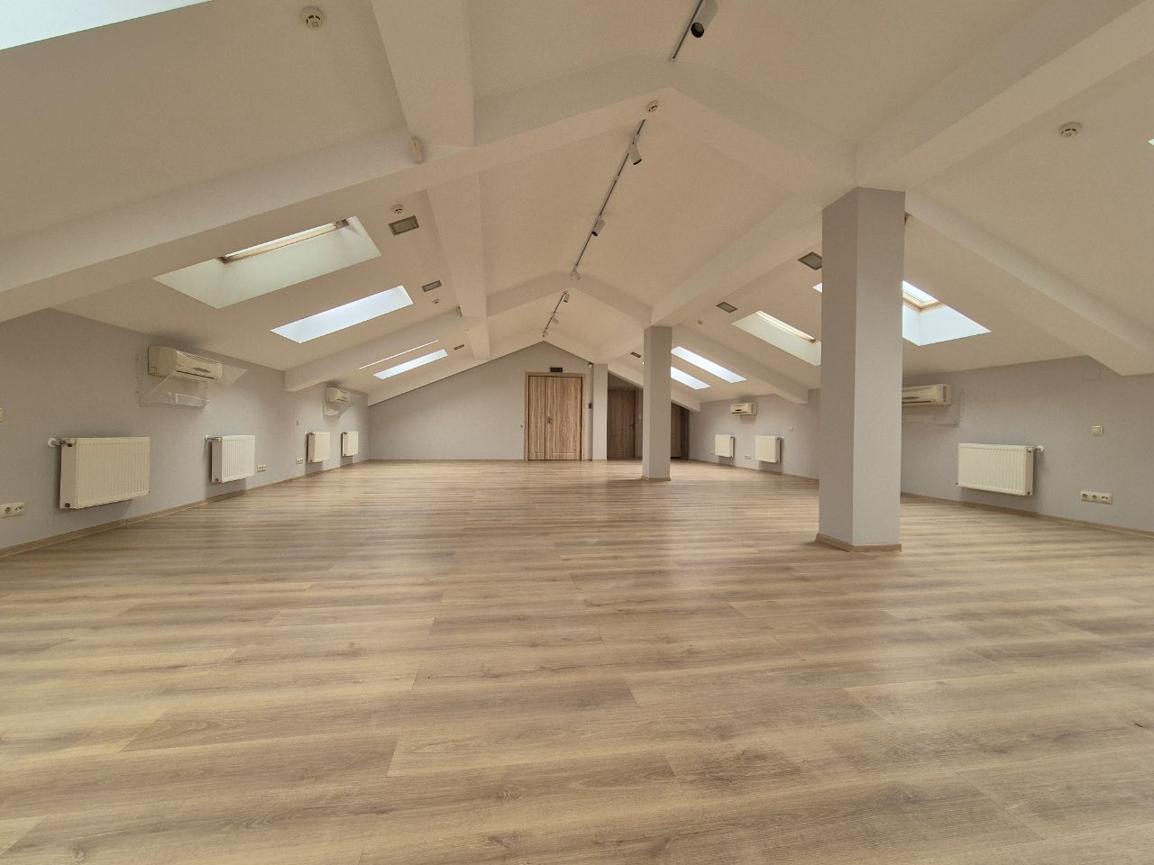 Spațiu comercial cu 6 camere de închiriat în Centru, Chișinău - Poză 2
