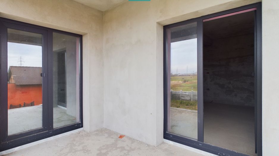 Vilă modernă pe 3 niveluri la gri în Poltura - Poză 21