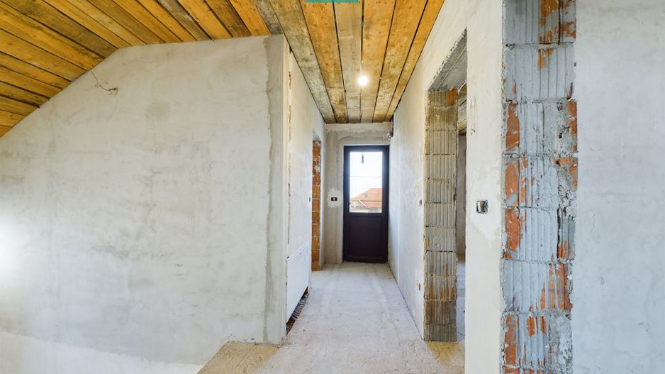 Casă la gri în Livada - Poză 10