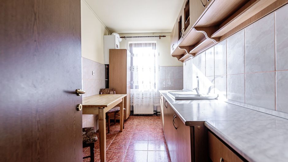 Apartament cu 3 camere etaj 3 zona Miorița, cartier Micalaca - Poză 3