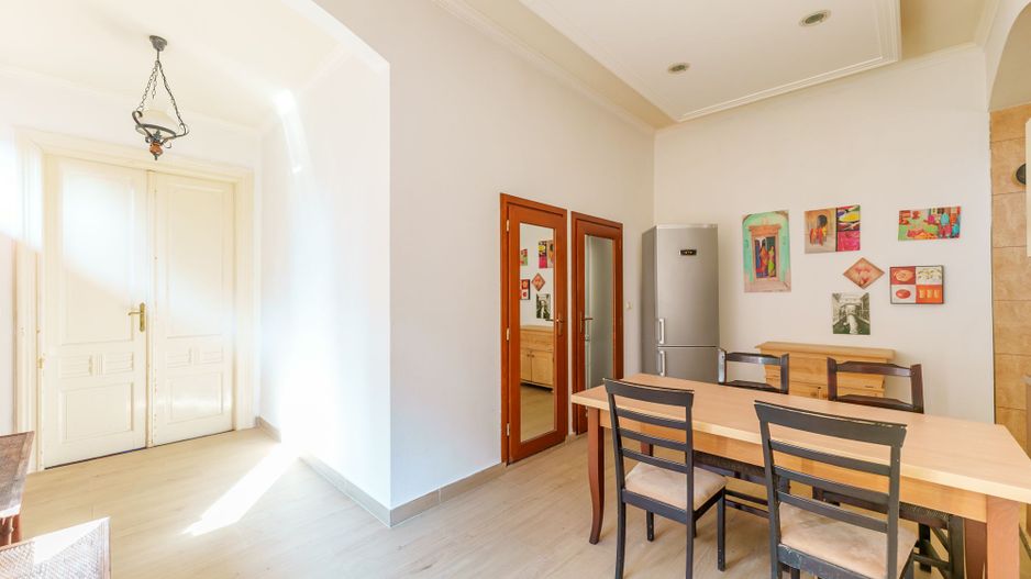 Apartament ultracentral pe Episcopiei - Poză 2