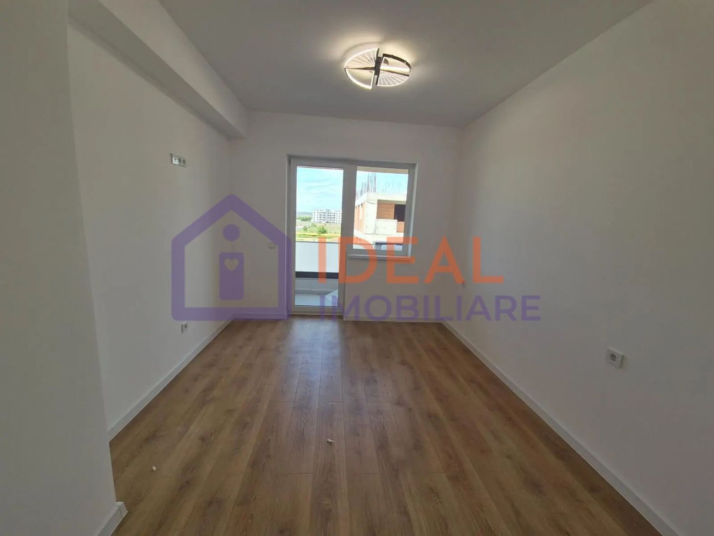 🏡 Apartament 3 camere și balcon- LA CHEIE, zona Calea Surii Mici - Poză 2