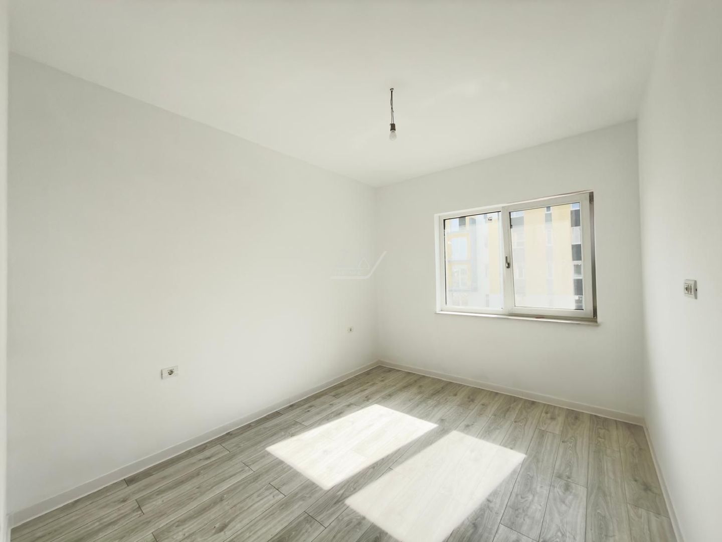 Bloc finalizat. Spatiu pod. Loc de parcare. Clima. - Poză 7