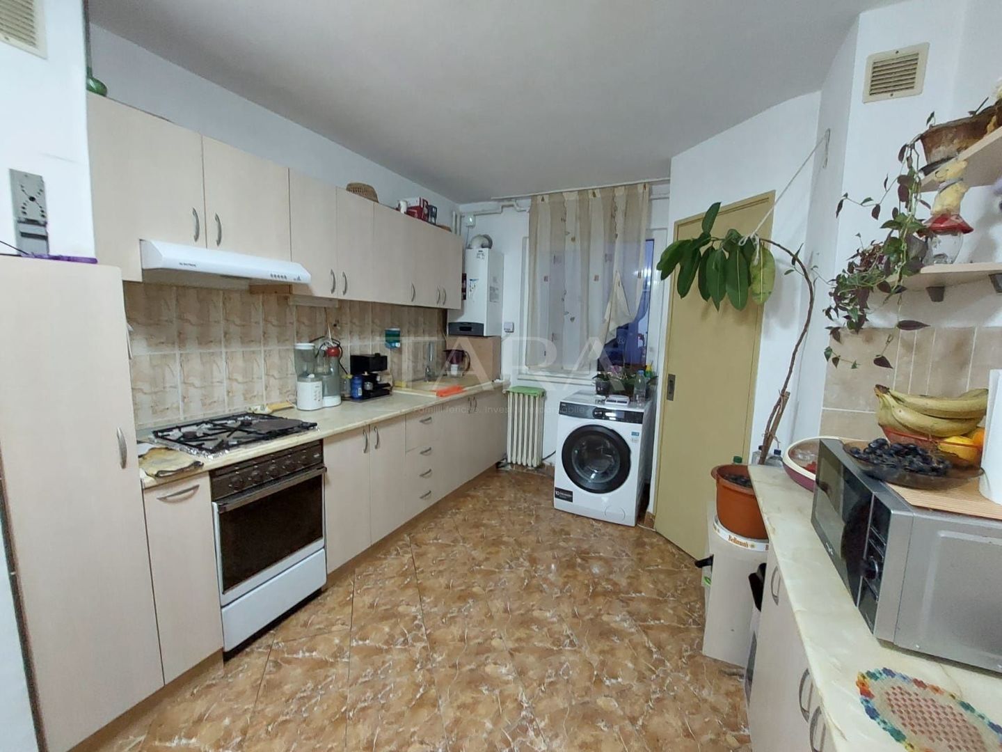 Apartament 3 camere decomandat, etaj intermediar, zona Minerva - Poză 1