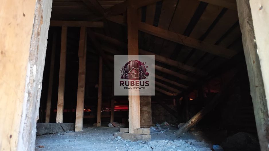 Casa cu personalitate in Calomfirescu – spatiu, liniste si teren gener - Poză 35