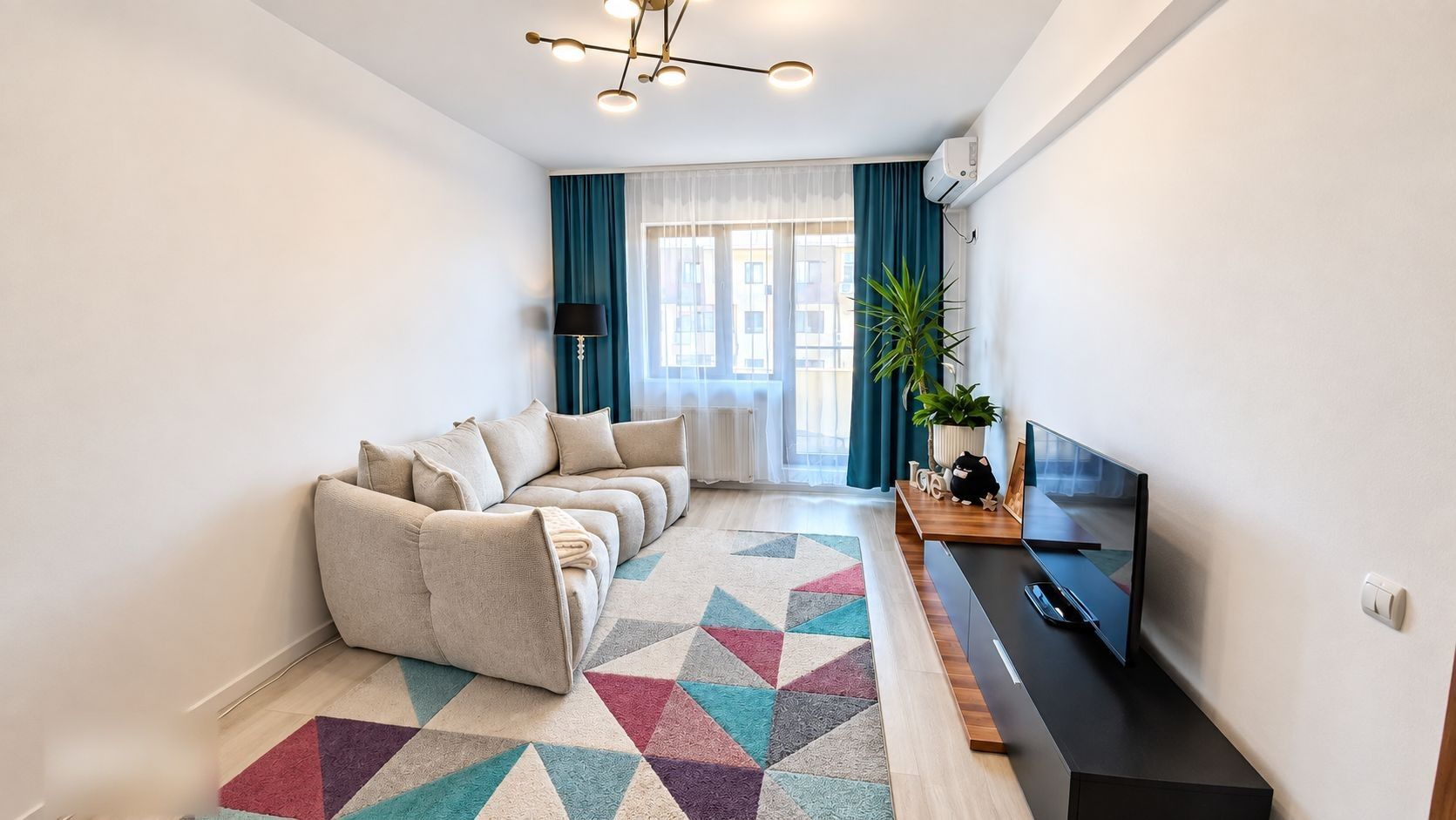 Vanzare Apartament 2 camere 55,64 mp, parcare inclusă, mobilat, 2 balcoane - Poză 1