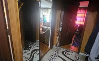 Apartament cu 3 camere zona Centru/Bazar ~ etaj 3 ~ cu imbunatatiri - Poză 3