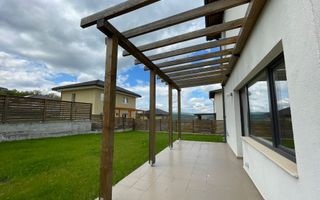 Casă / Vilă cu 4 camere de închiriat - Dezmir - Poză 3