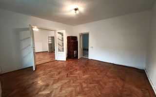 Casă de vânzare | 2 min de Centrul Vechi | garaj | curte proprie - Poză 1