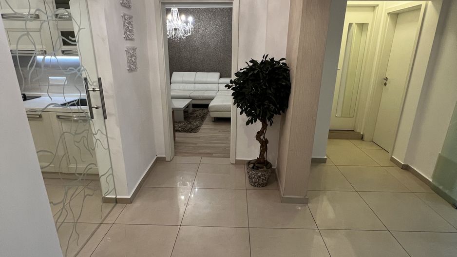 Apartament Lux 4 camere metrou loc parcare - Poză 1