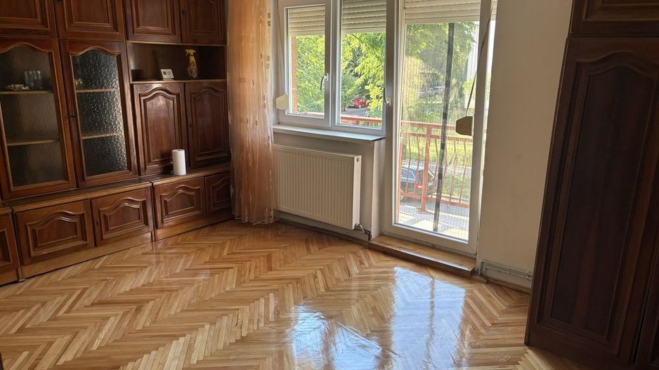 BRASADAS vinde ap 3 cam etaj 1/4 Carpați 2. - Poză 1