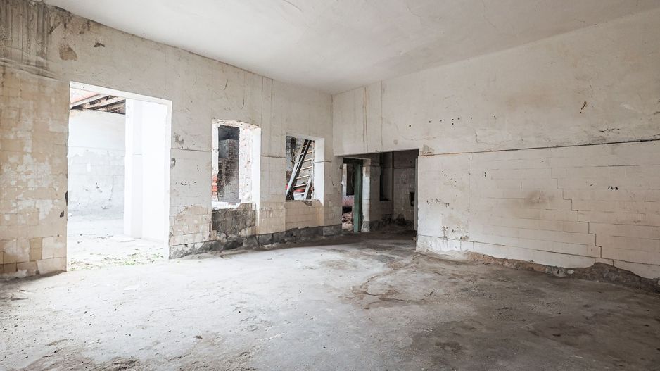 Proiect de clinică sau birouri în centru – casă cu demisol, de renovat - Poză 9